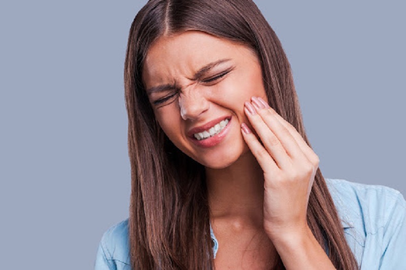 Nếu cơn đau răng vượt quá sức chịu đựng, tốt nhất bạn hãy thăm khám bác sĩ ngay
