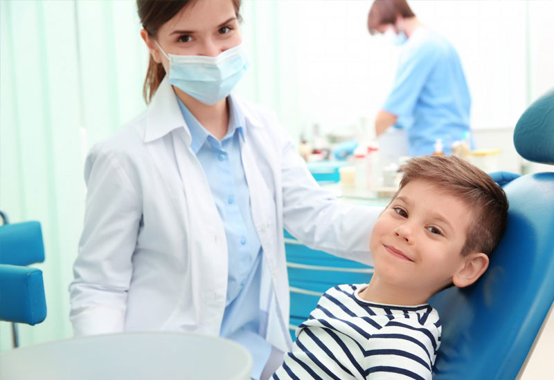 Bé bị sún răng phải làm sao? Đưa trẻ đến điều trị tại các trung tâm nha khoa uy tín