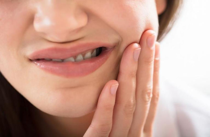 Đau răng hàm gây nhiều phiền toái trong sinh hoạt hàng ngày