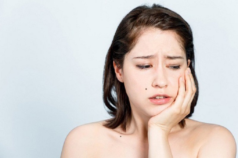 Đau răng sưng má có thể xuất phát từ việc bạn đang mọc răng khôn
