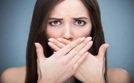 Các bệnh lý về răng miệng là nguyên nhân khiến hơi thở có mùi