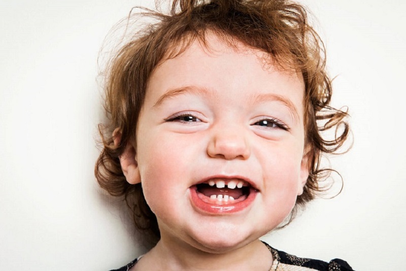 nhổ răng sữa cho bé Răng sữa là những chiếc răng đầu đời của trẻ