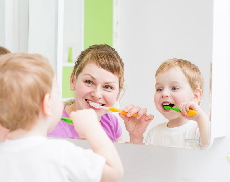 Tập cho trẻ thói quen vệ sinh răng miệng sạch sẽ