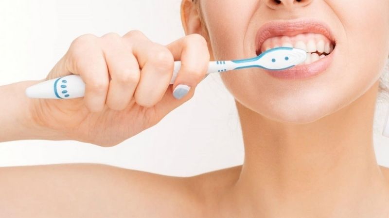Người bệnh vệ sinh răng miệng sai cách