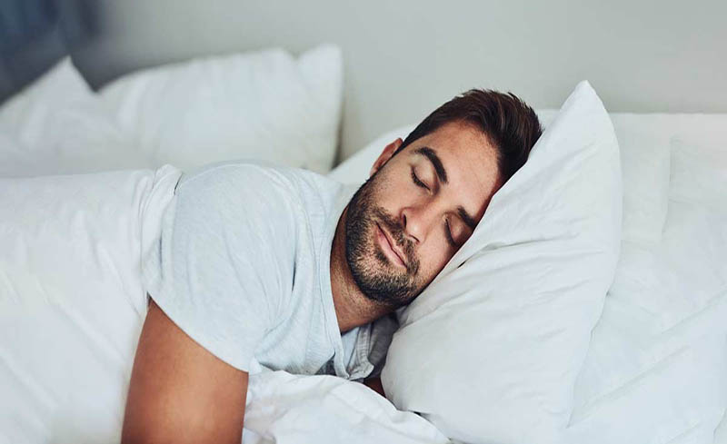 Kê gối cao khi ngủ giúp bạn giảm đau răng hiệu quả