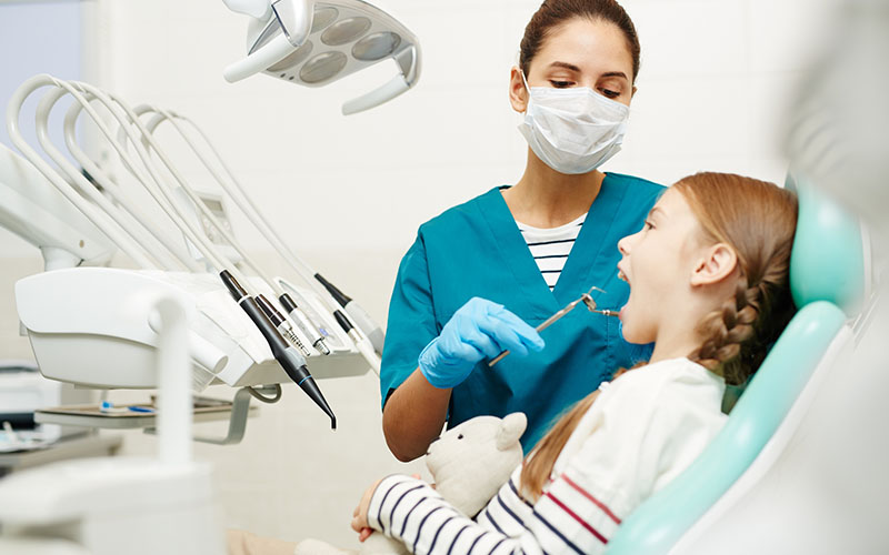 Tay nghề của bác sĩ có ảnh hưởng lớn tới chất lượng của việc bọc răng sứ