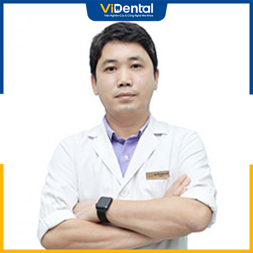 Bác sĩ Nguyễn Mạnh Phú đang công tác tại Nha Khoa Việt Úc
