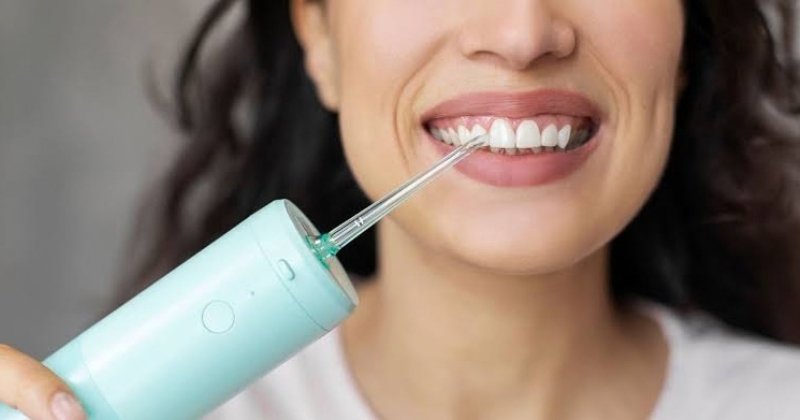 Vệ sinh răng miệng đúng cách sau khi làm răng implant